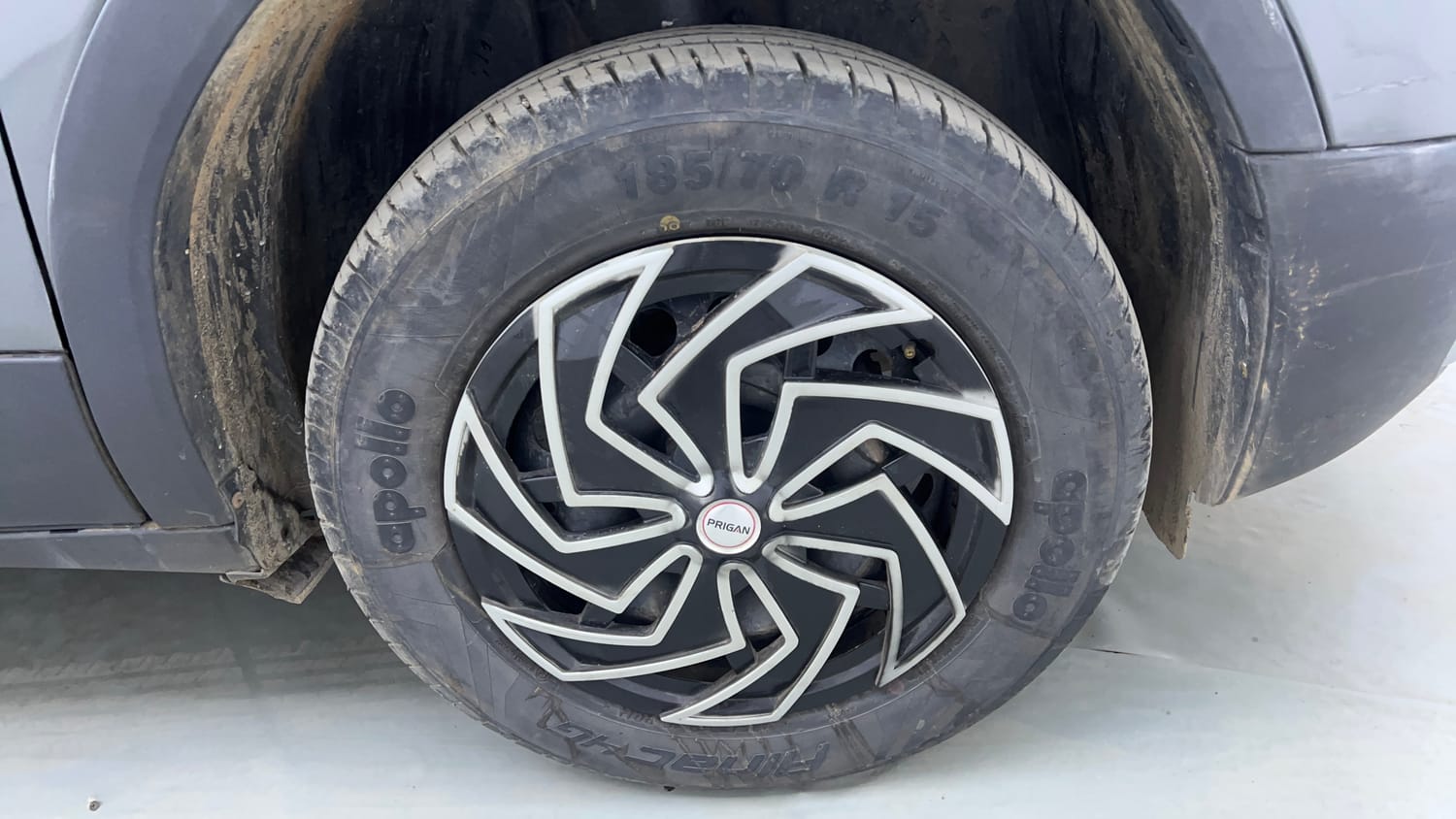 Used 2022 Tata Punch Pure MT Petrol Manual tyres RIGHT FRONT TYRE RIM VIEW