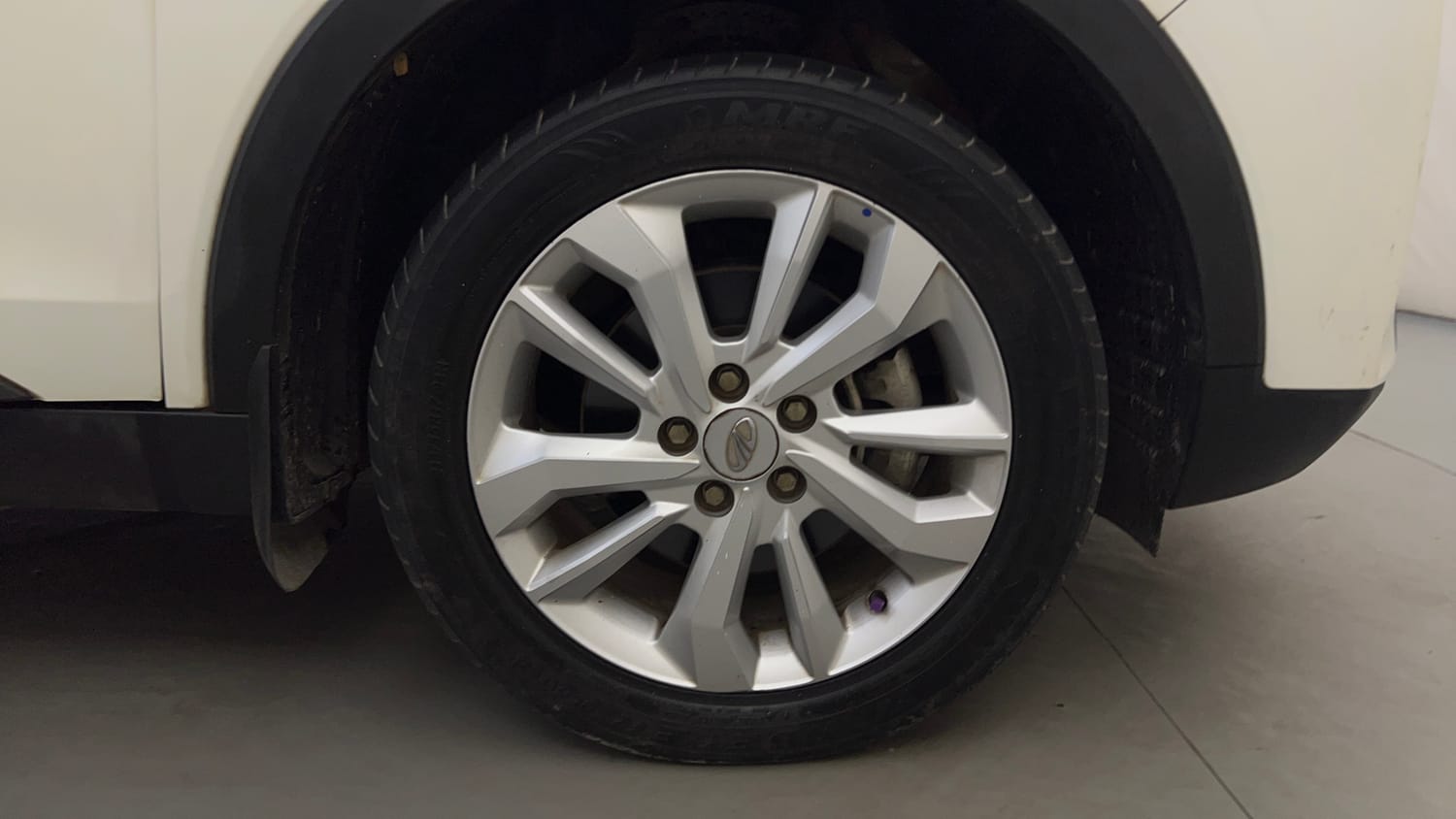 Used 2021 Mahindra XUV 300 W8 1.2 Petrol Petrol Manual tyres RIGHT FRONT TYRE RIM VIEW