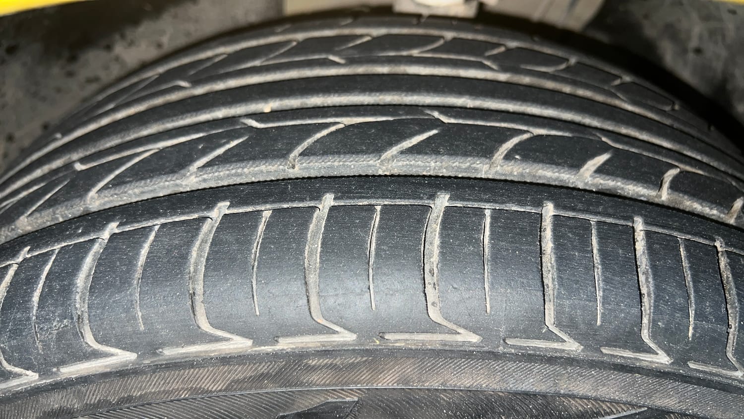 Used 2023 Volkswagen Virtus Highline 1.0 TSI AT Petrol Automatic tyres LEFT FRONT TYRE TREAD VIEW