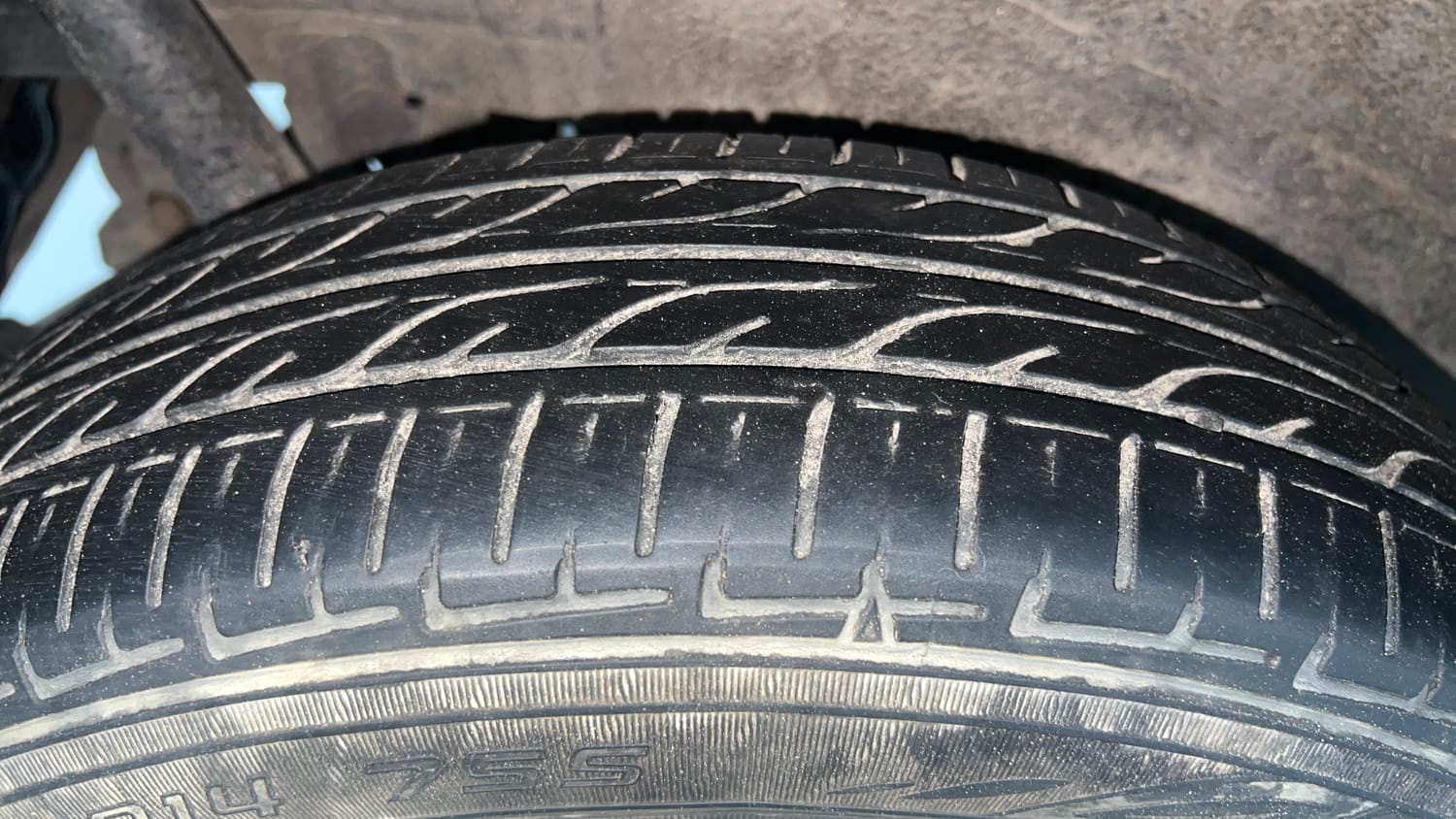 Used 2016 Maruti Suzuki Wagon R 1.0 VXI Petrol + CNG (Outside Fitted) Cng Manual tyres RIGHT REAR TYRE TREAD VIEW