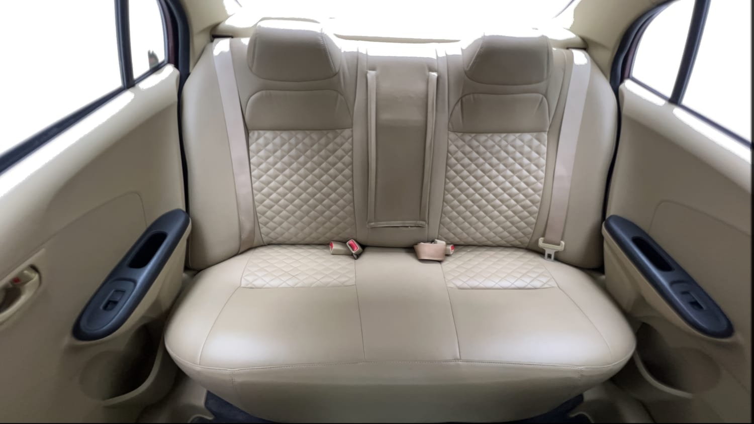 Used 2015 Honda Amaze 1.2 S i-VTEC Petrol Manual interior REAR SEAT CONDITION VIEW