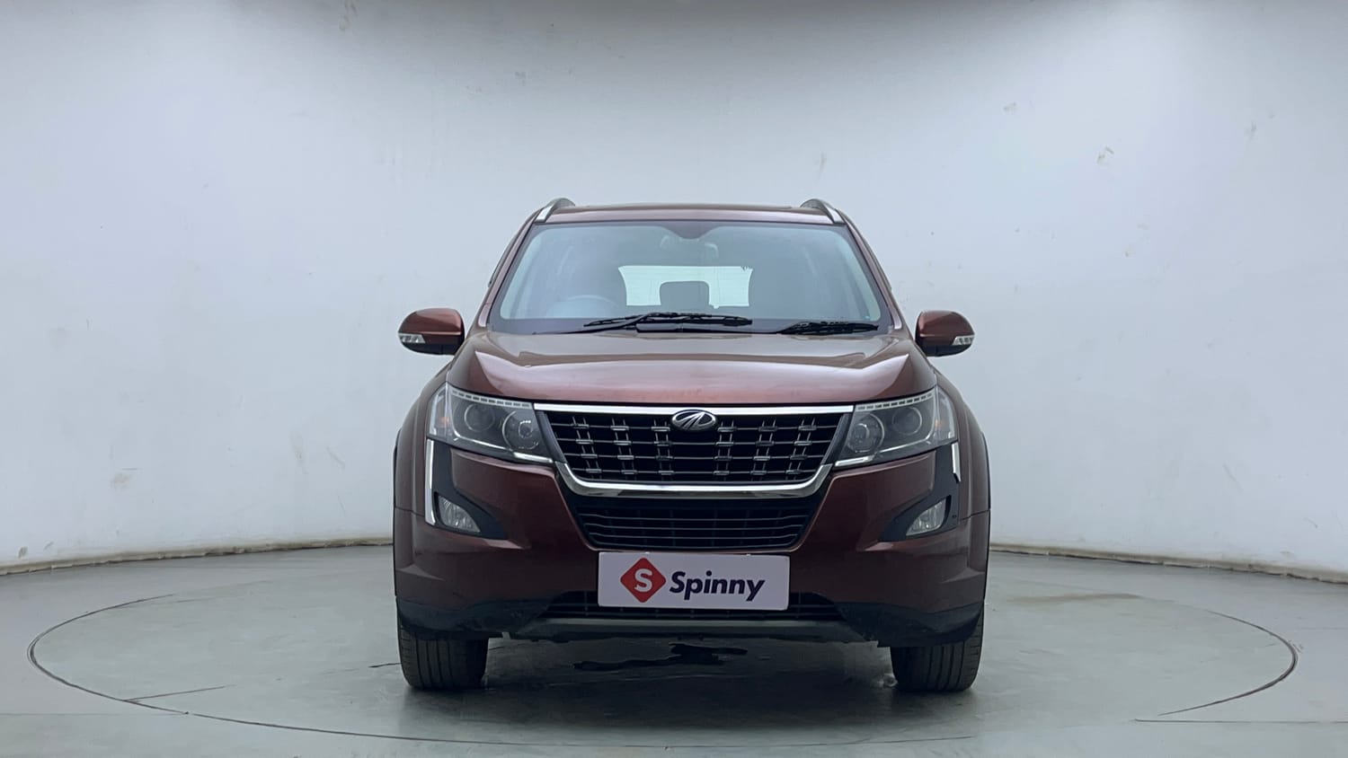 Used 2018 Mahindra XUV500 W11 AT Diesel Automatic exterior FRONT VIEW