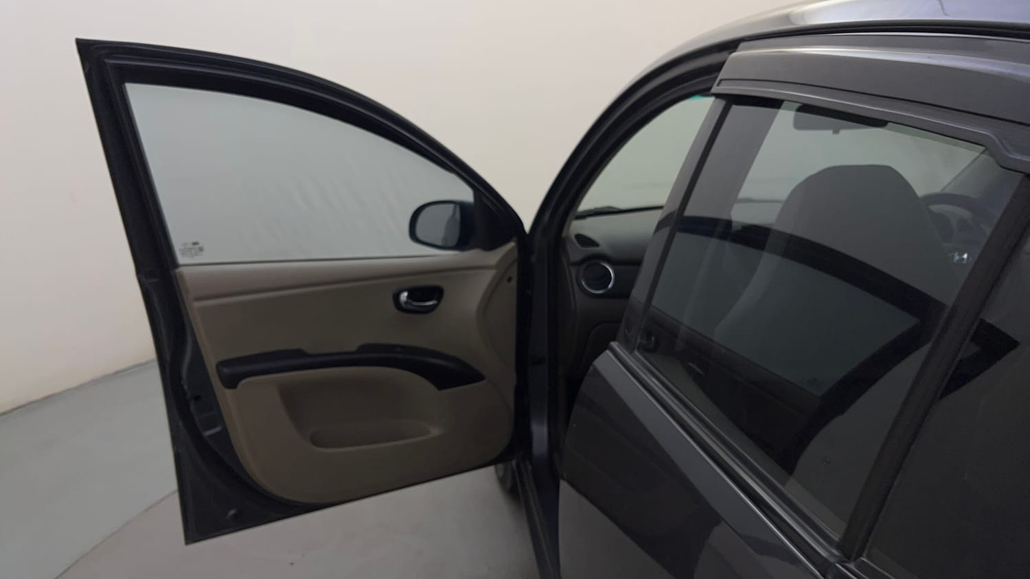 Used 2013 Hyundai i10 Magna 1.2 Kappa2 Petrol Manual interior LEFT FRONT DOOR OPEN VIEW