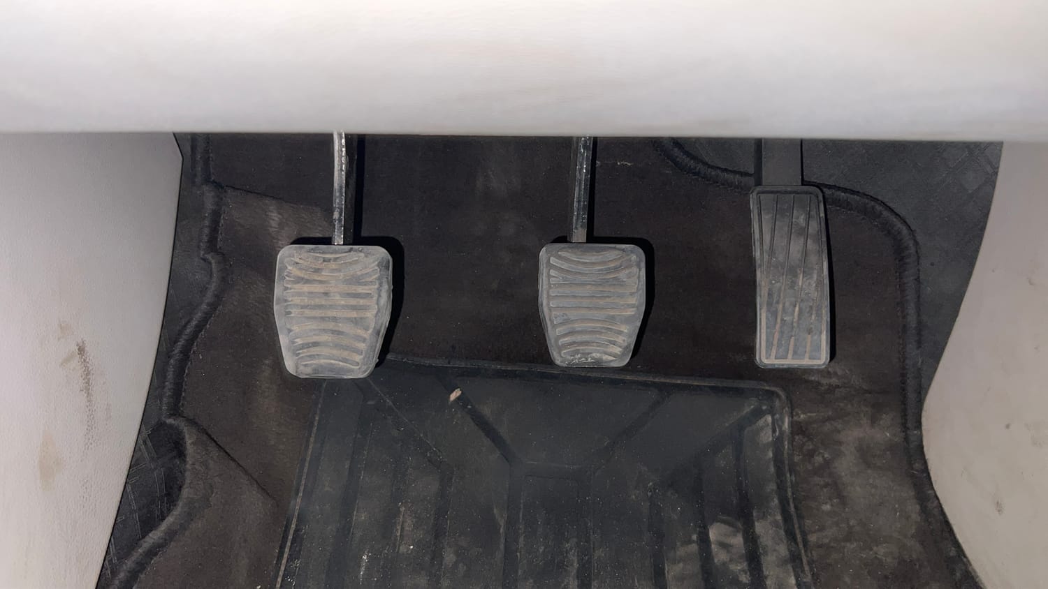 Used 2021 Mahindra XUV 300 W8 1.2 Petrol Petrol Manual interior PEDALS VIEW