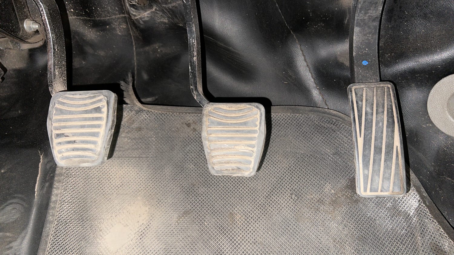 Used 2016 Mahindra KUV100 K6 6 STR Petrol Manual interior PEDALS VIEW