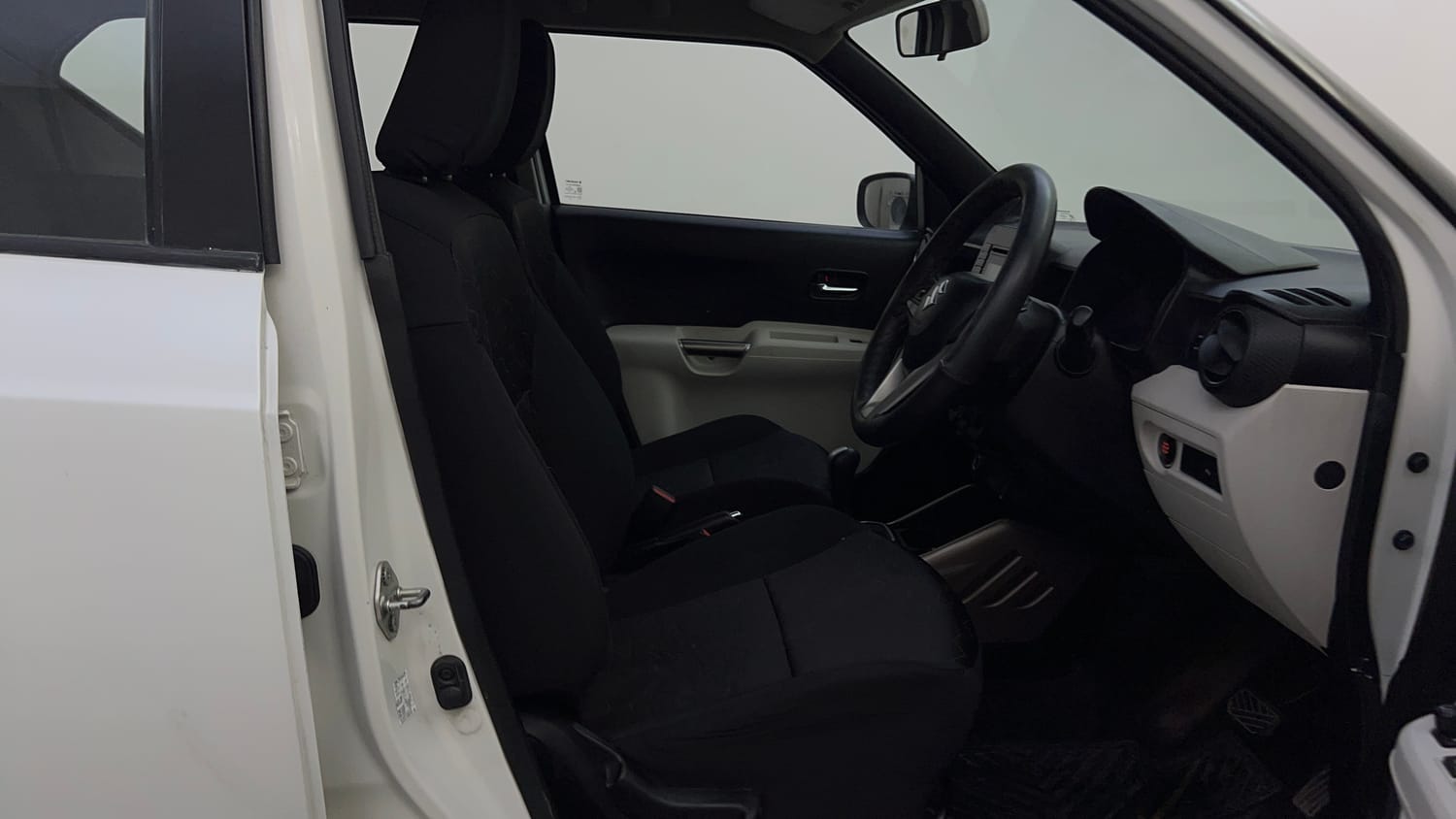 Used 2018 Maruti Suzuki Ignis [2017-2020] Zeta AMT Petrol Dual Tone Petrol Automatic interior RIGHT SIDE FRONT DOOR CABIN VIEW
