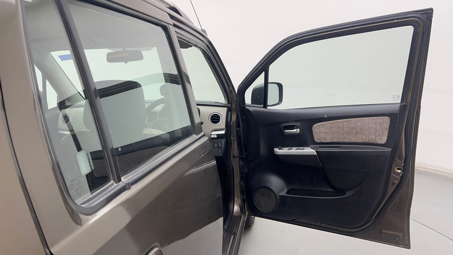 Used 2016 Maruti Suzuki Wagon R 1.0 VXI Petrol + CNG (Outside Fitted) Cng Manual interior RIGHT FRONT DOOR OPEN VIEW