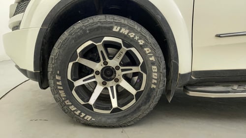 Used 2015 Mahindra XUV500 W6 Diesel Manual tyres LEFT FRONT TYRE RIM VIEW