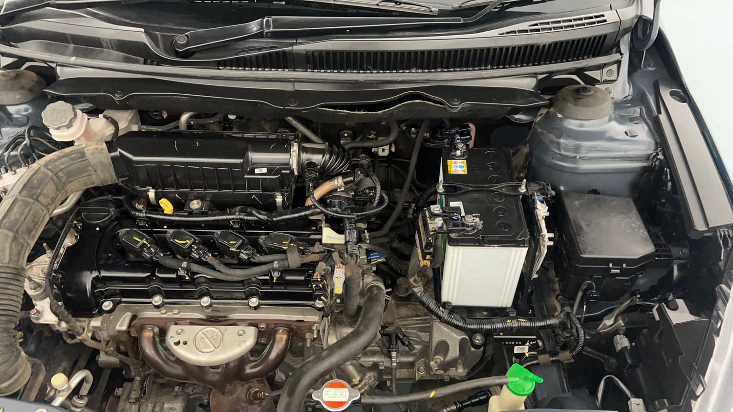 Used 2023 Maruti Suzuki Ciaz Alpha 1.5 Petrol Manual engine ENGINE LEFT SIDE VIEW