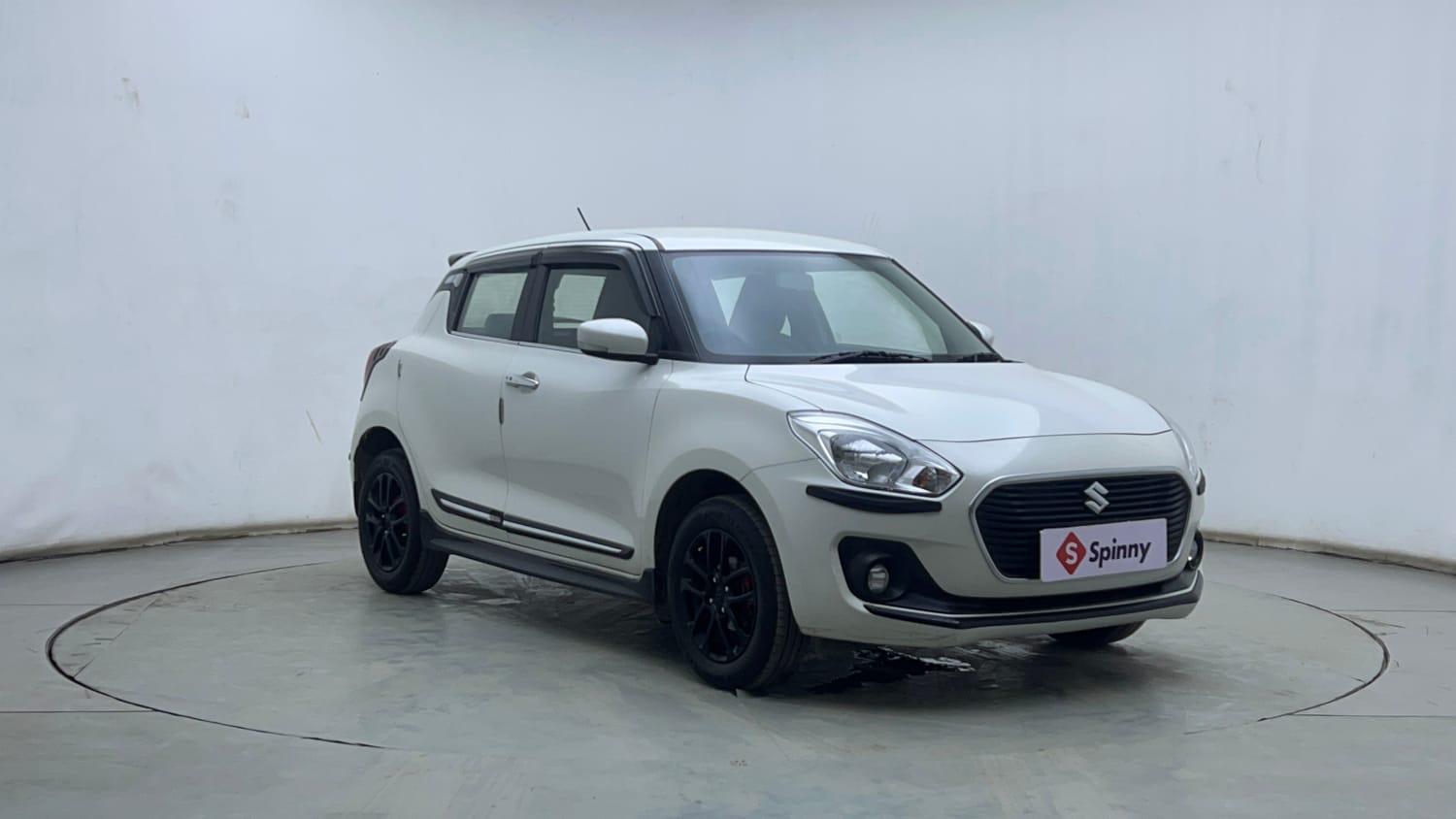 Used 2020 Maruti Suzuki Swift ZXi AMT Petrol Automatic exterior RIGHT FRONT CORNER VIEW