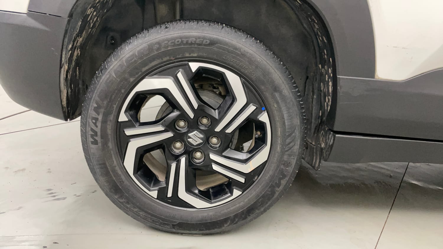Used 2022 Maruti Suzuki Brezza ZXi Plus AT Petrol Automatic tyres RIGHT REAR TYRE RIM VIEW