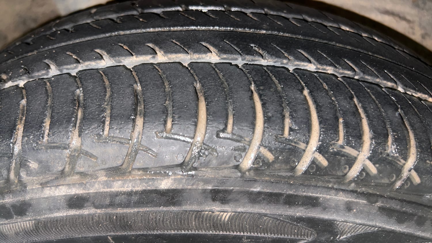 Used 2021 null Petrol Automatic tyres RIGHT REAR TYRE TREAD VIEW