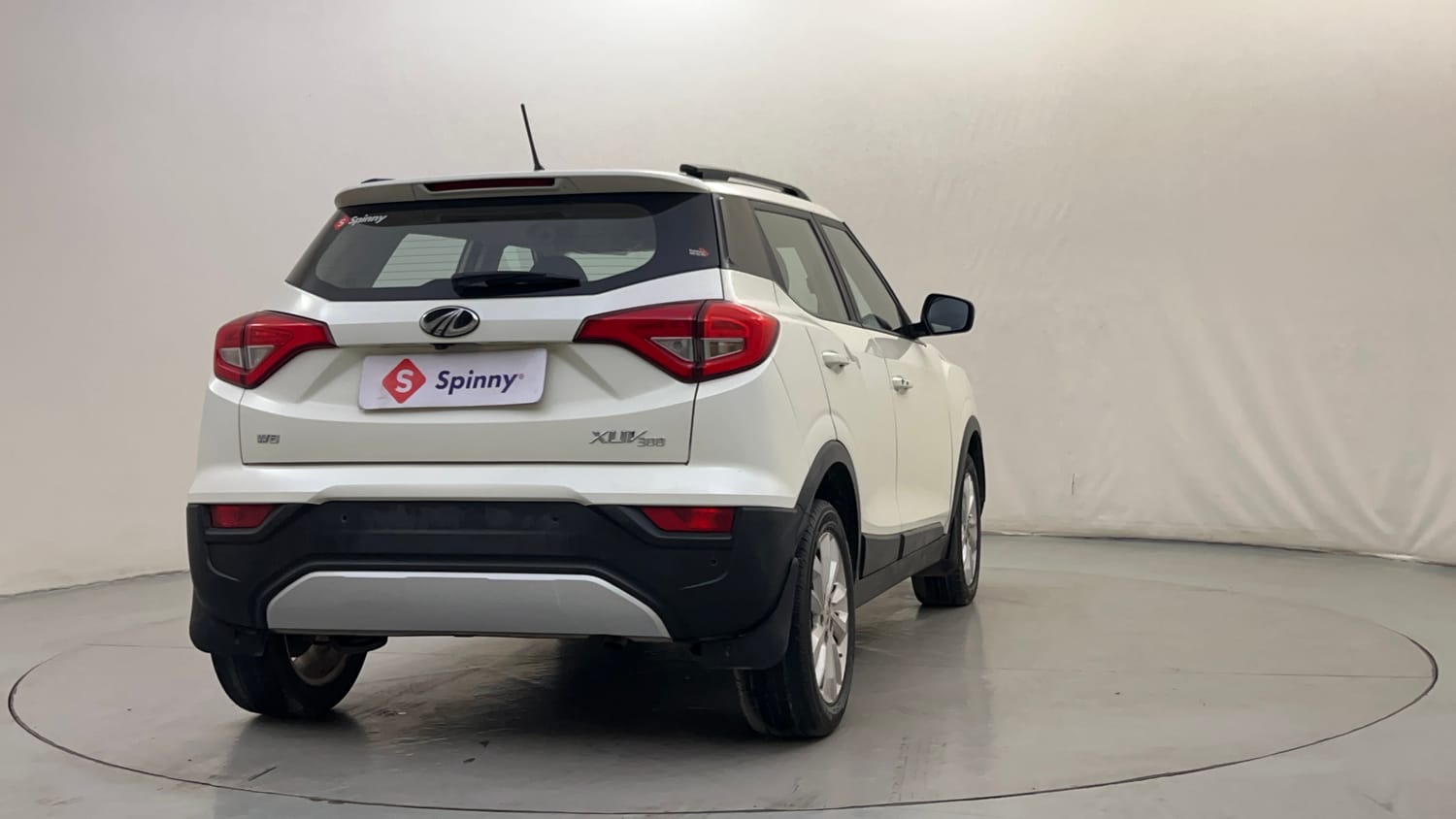Used 2021 Mahindra XUV 300 W8 1.2 Petrol Petrol Manual exterior RIGHT REAR CORNER VIEW