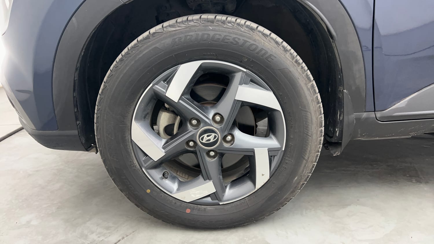 Used 2021 Hyundai Venue SX 1.5 CRDi Diesel Manual tyres LEFT FRONT TYRE RIM VIEW