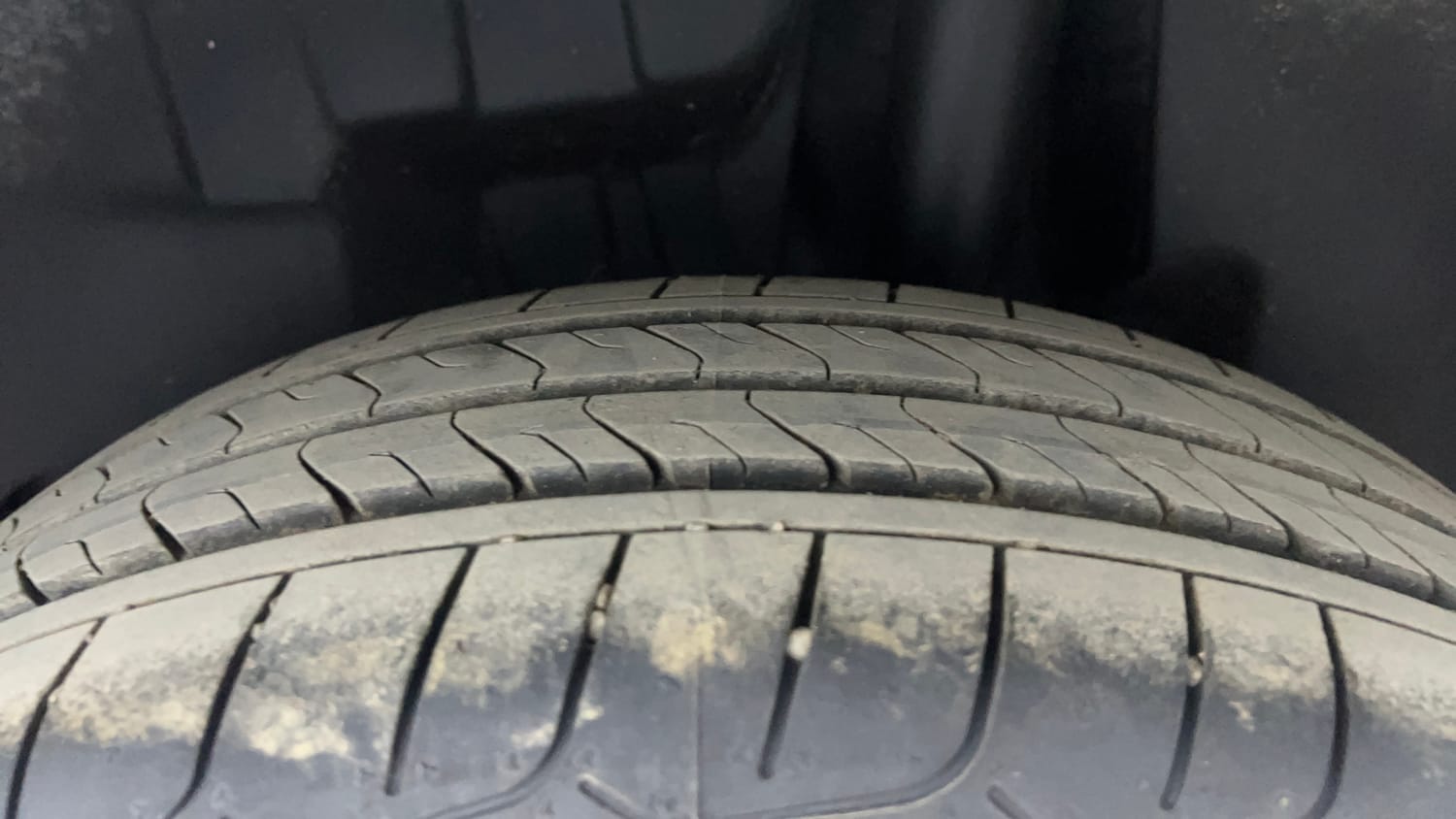 Used 2020 Maruti Suzuki Swift ZXi AMT Petrol Automatic tyres LEFT REAR TYRE TREAD VIEW