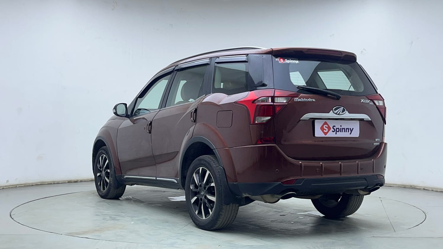 Used 2018 Mahindra XUV500 W11 AT Diesel Automatic exterior LEFT REAR CORNER VIEW