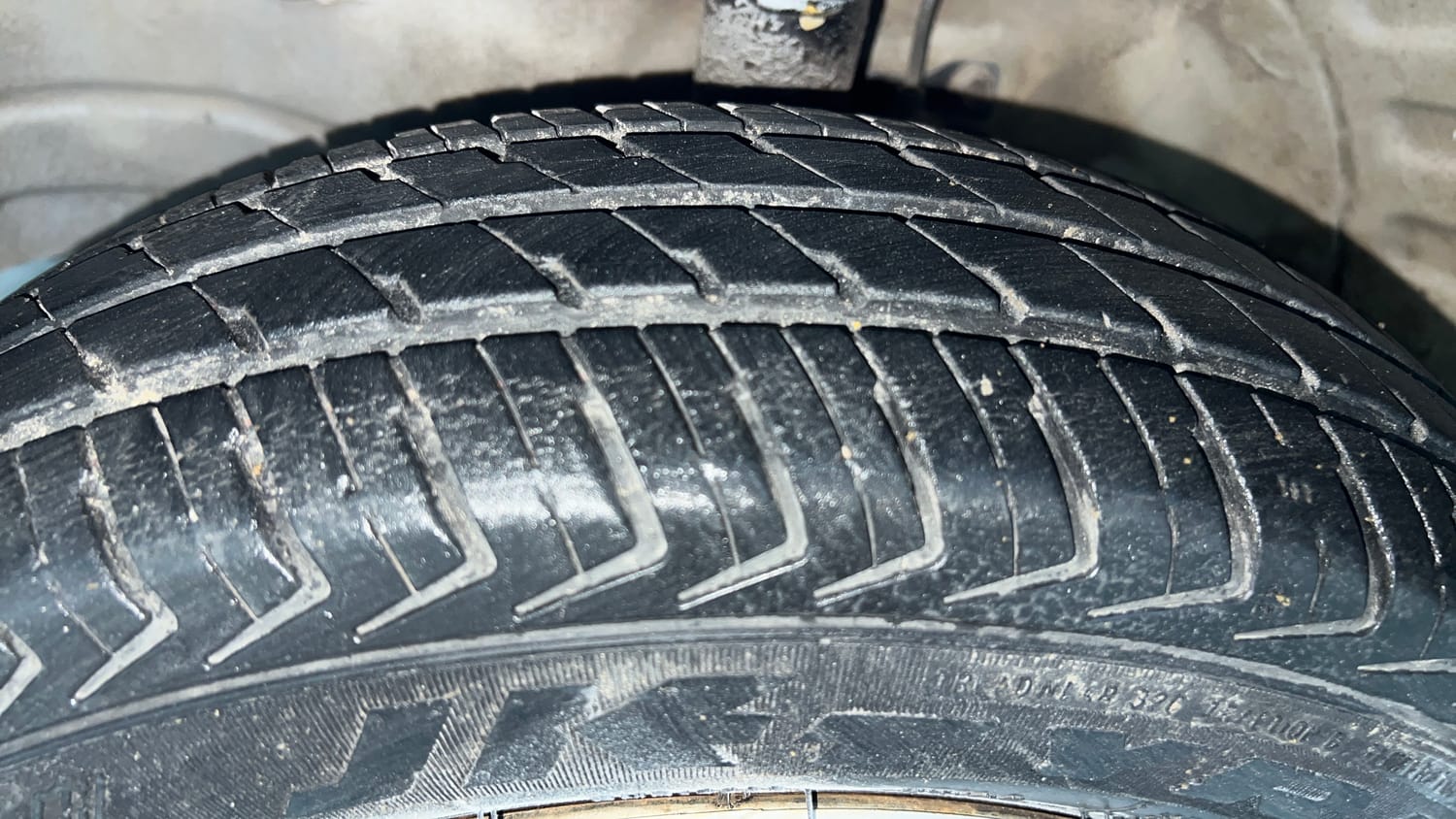 Used 2013 Maruti Suzuki Wagon R LXI Petrol Manual tyres LEFT FRONT TYRE TREAD VIEW