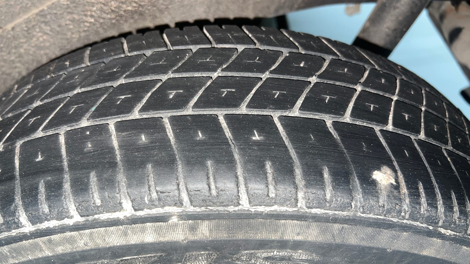 Used 2016 Maruti Suzuki Wagon R 1.0 VXI Petrol + CNG (Outside Fitted) Cng Manual tyres LEFT REAR TYRE TREAD VIEW