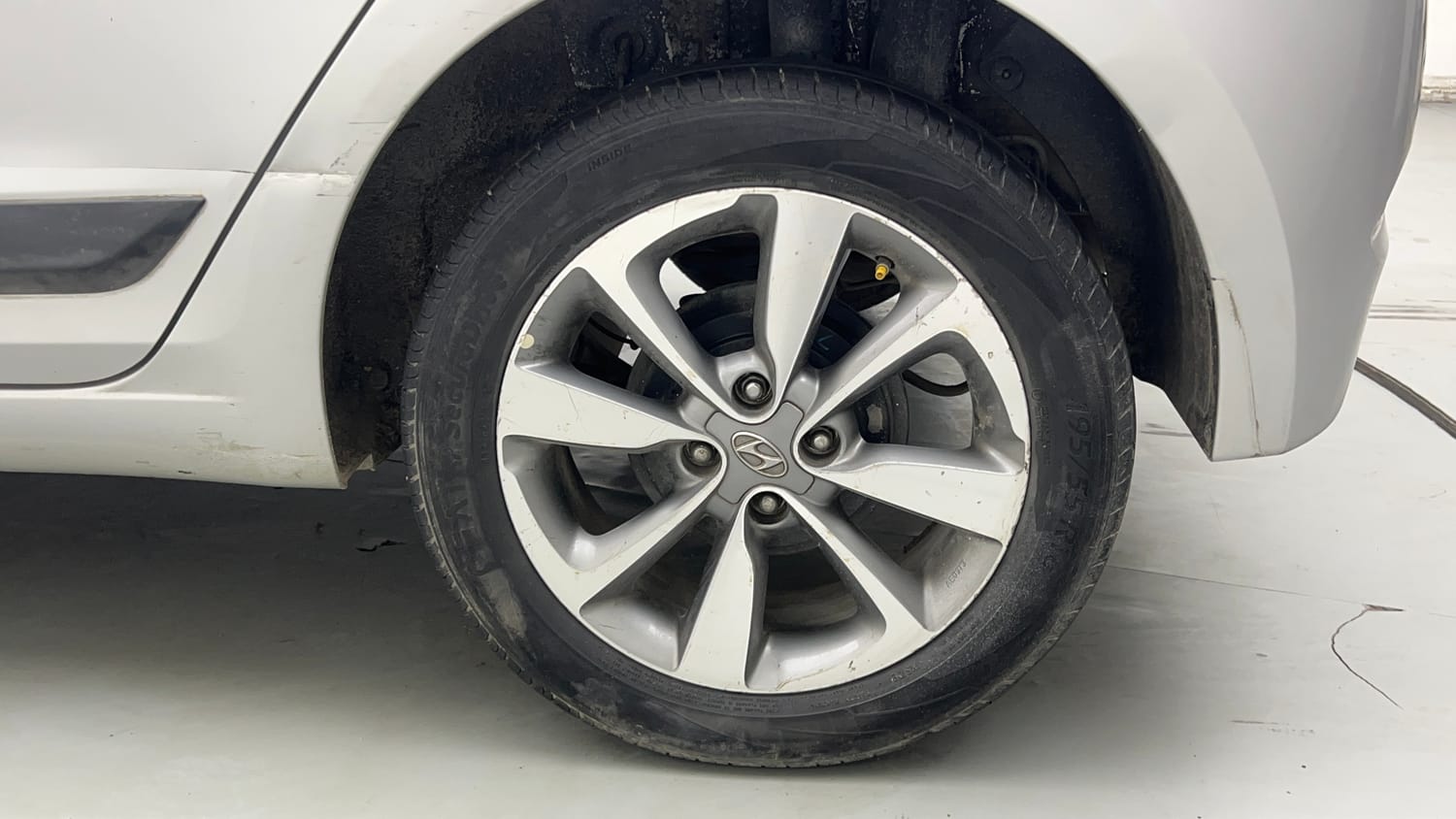 Used 2016 Hyundai Elite i20 Asta 1.2 Petrol Manual tyres LEFT REAR TYRE RIM VIEW