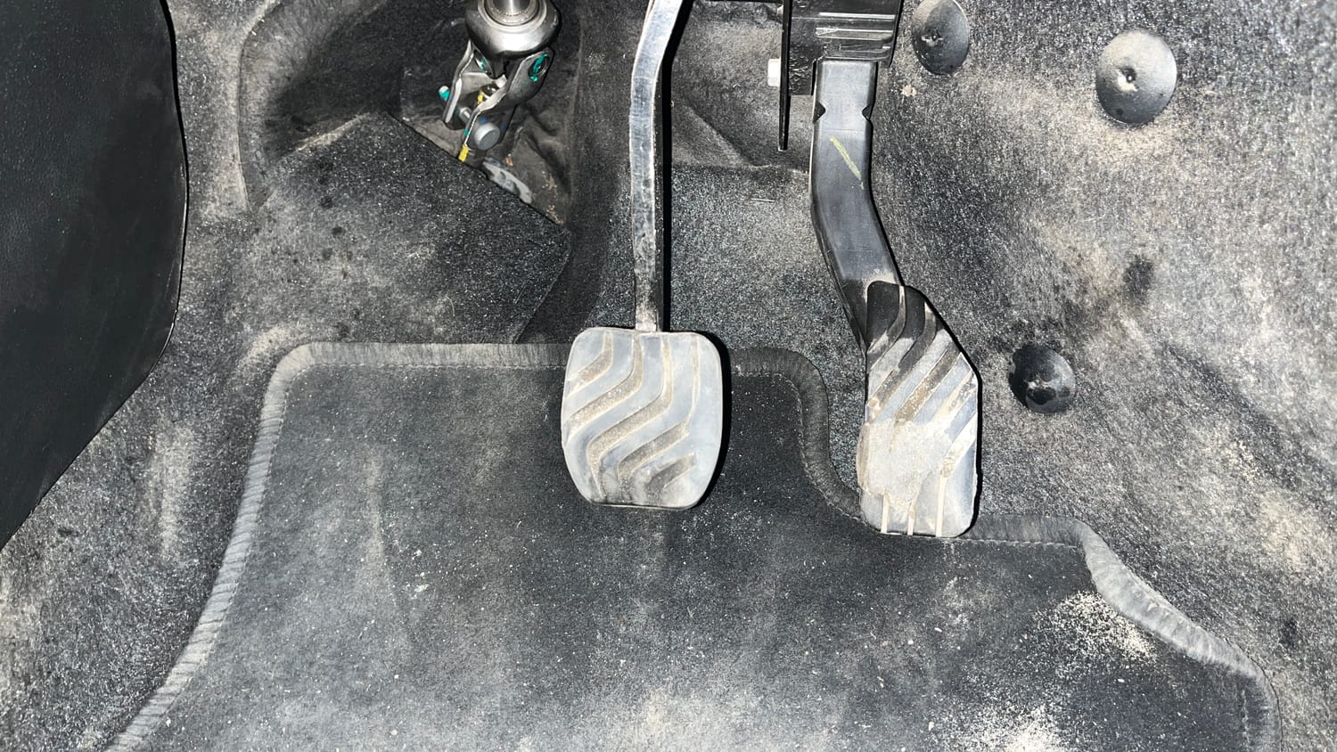 Used 2021 Renault Triber RXZ EASY-R AMT Dual Tone Petrol Automatic interior PEDALS VIEW