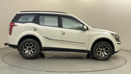 Used 2015 Mahindra XUV500 W6 Diesel Manual exterior RIGHT SIDE VIEW