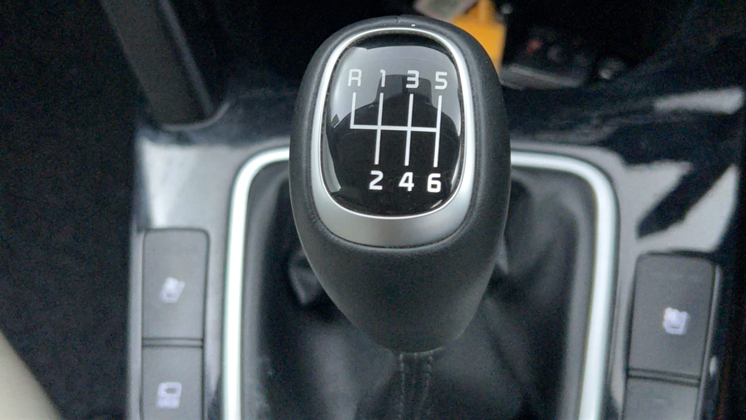 Used 2019 Kia Seltos HTX Plus 1.5 Diesel Diesel Manual interior GEAR  KNOB VIEW