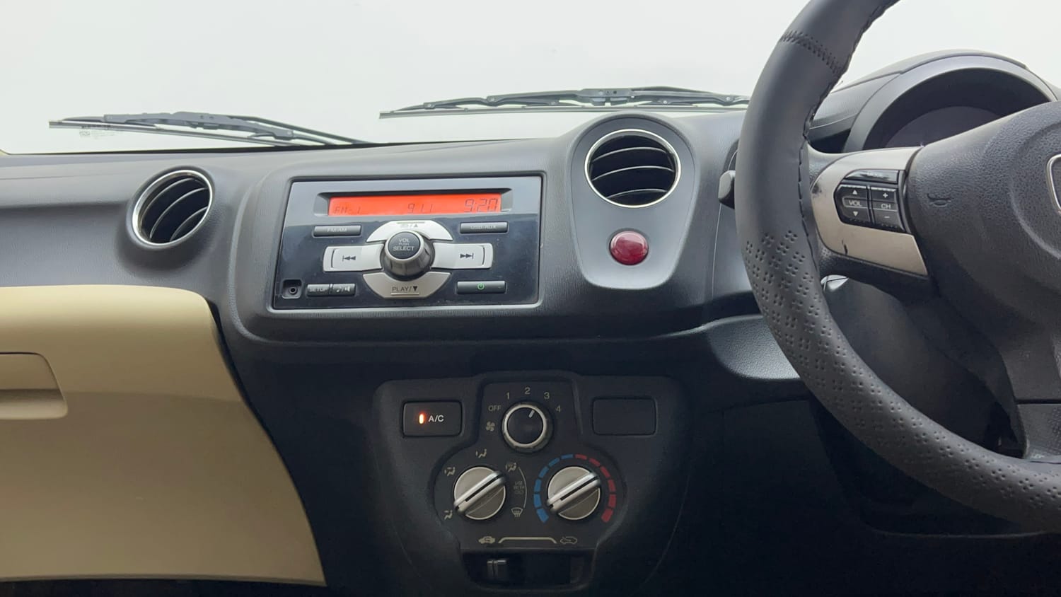Used 2015 Honda Amaze 1.2 S i-VTEC Petrol Manual interior MUSIC SYSTEM & AC CONTROL VIEW