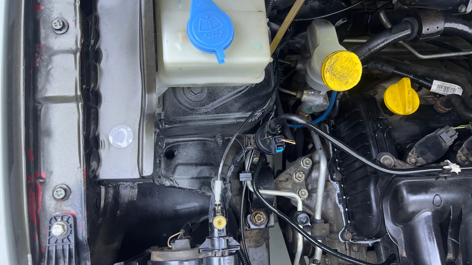 Used 2018 Renault Kwid CLIMBER 1.0 Petrol Manual engine ENGINE RIGHT SIDE VIEW