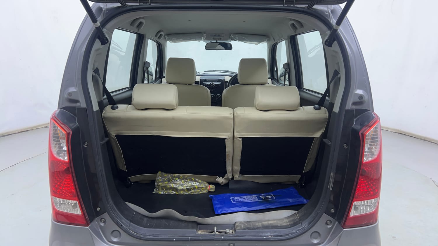 Used 2017 Maruti Suzuki Wagon R 1.0 VXI AMT Petrol Automatic interior DICKY INSIDE VIEW