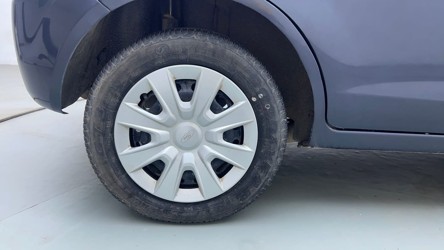 Used 2013 Ford Figo Duratec Petrol ZXI 1.2 Petrol Manual tyres RIGHT REAR TYRE RIM VIEW