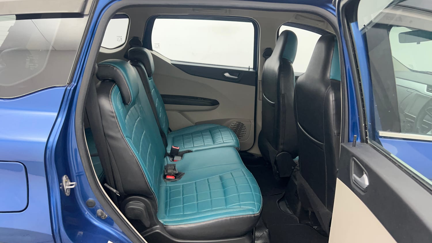Used 2022 Renault Triber RXZ Dual Tone Petrol Manual interior RIGHT SIDE REAR DOOR CABIN VIEW