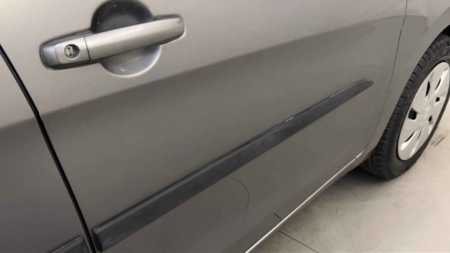Used 2016 Maruti Suzuki Celerio ZXi AMT Petrol Automatic dents MINOR SCRATCH