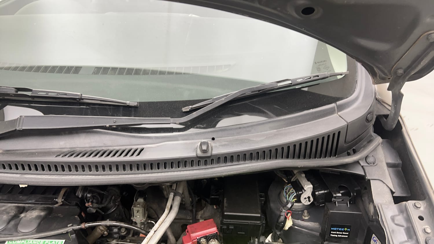 Used 2016 Maruti Suzuki Wagon R 1.0 VXI Petrol + CNG (Outside Fitted) Cng Manual engine ENGINE LEFT SIDE HINGE & APRON VIEW