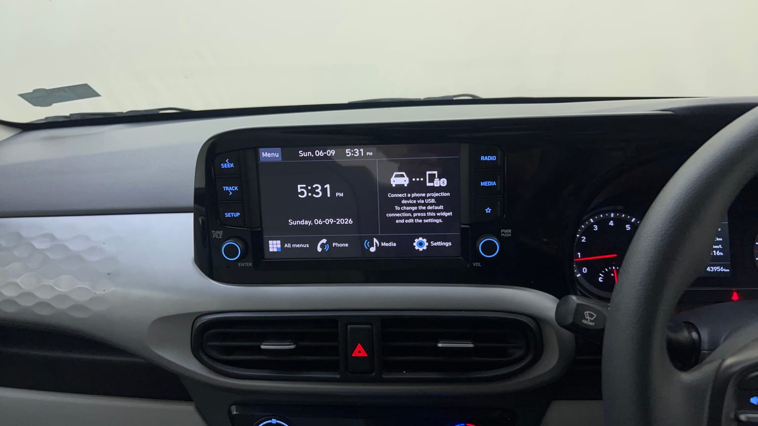 Used 2023 Hyundai Grand i10 Nios Sportz 1.2 Kappa VTVT Petrol Manual top_features Touch screen infotainment system
