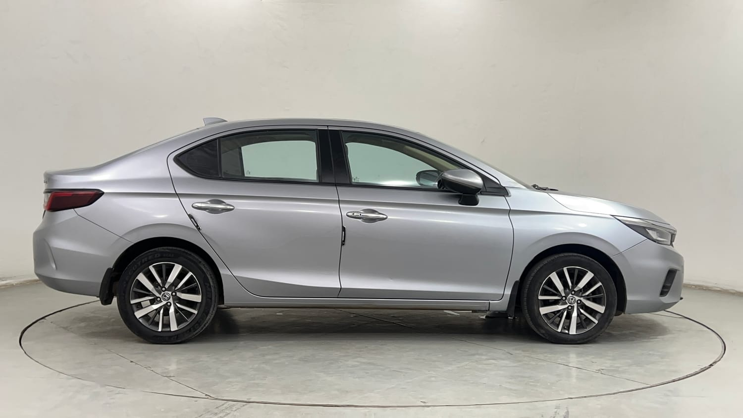 Used 2022 Honda City ZX CVT Petrol Petrol Automatic exterior RIGHT SIDE VIEW