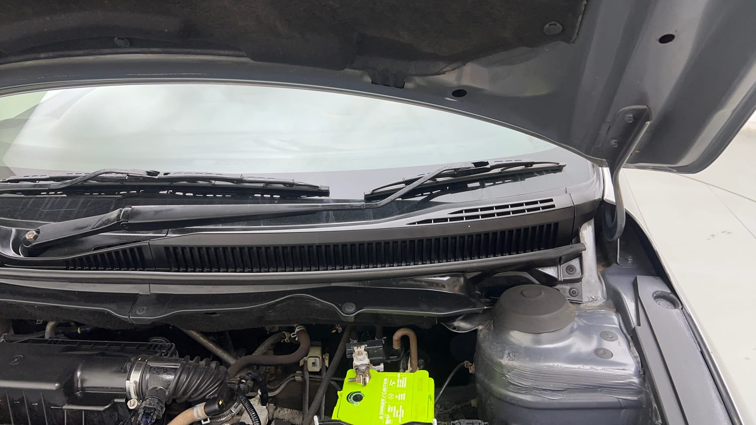 Used 2019 Maruti Suzuki Ciaz Alpha Hybrid 1.5 Petrol Manual engine ENGINE LEFT SIDE HINGE & APRON VIEW
