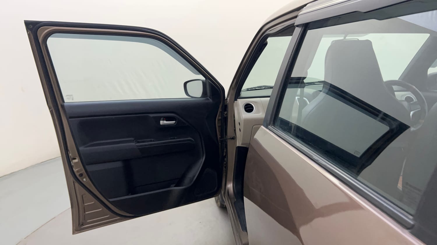 Used 2021 null Petrol Automatic interior LEFT FRONT DOOR OPEN VIEW