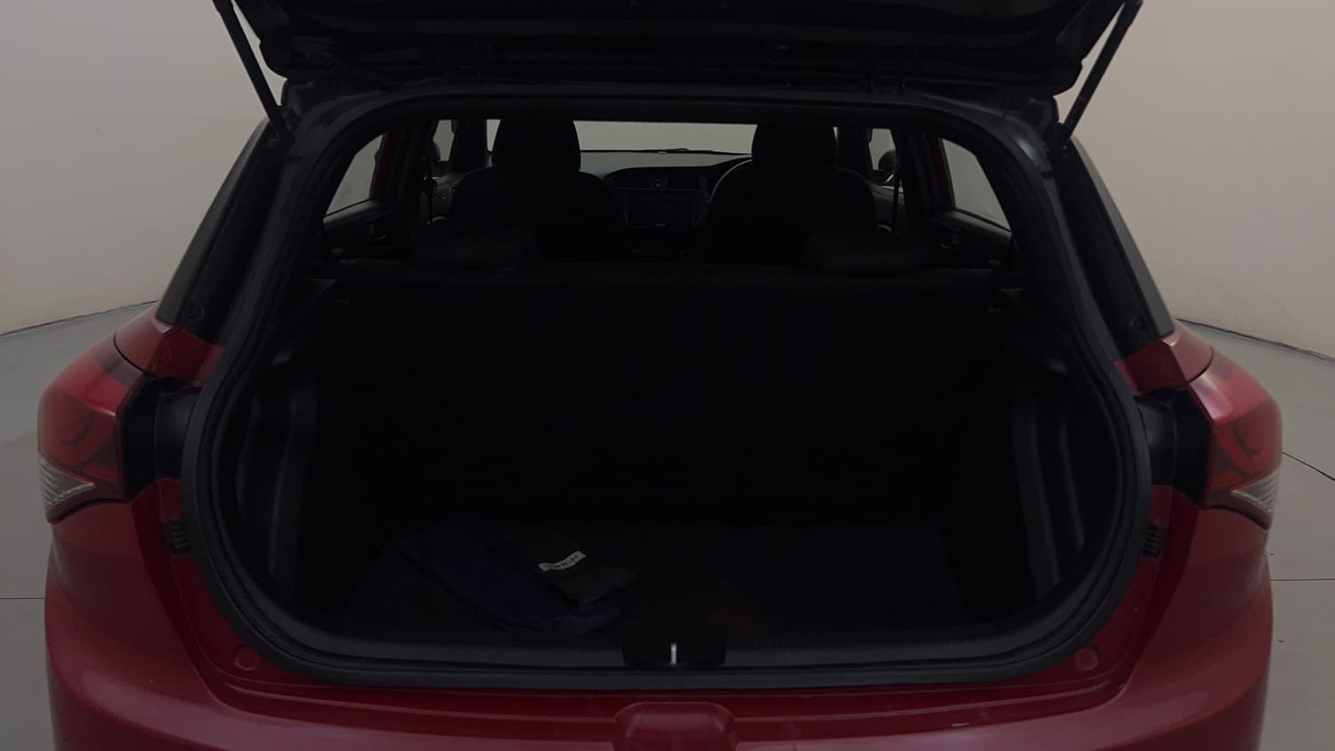 Used 2017 Hyundai Elite i20 Asta 1.2 Dual Tone Petrol Manual interior DICKY INSIDE VIEW