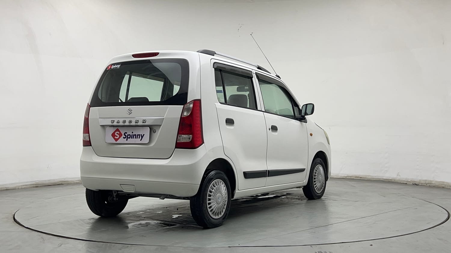 Used 2013 Maruti Suzuki Wagon R LXI Petrol Manual exterior RIGHT REAR CORNER VIEW
