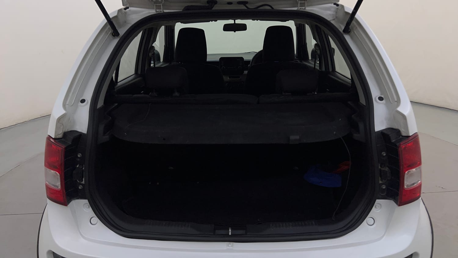 Used 2018 Maruti Suzuki Ignis [2017-2020] Zeta AMT Petrol Dual Tone Petrol Automatic interior DICKY INSIDE VIEW