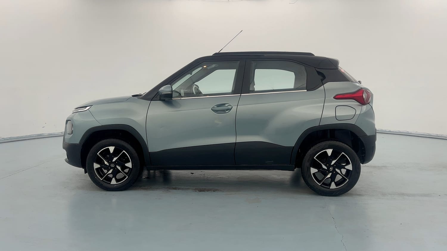 Used 2022 Tata Punch Creative Dual Tone Petrol Manual exterior LEFT SIDE VIEW