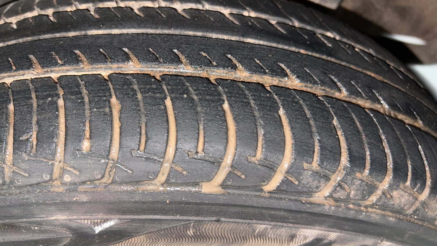 Used 2021 null Petrol Automatic tyres LEFT REAR TYRE TREAD VIEW