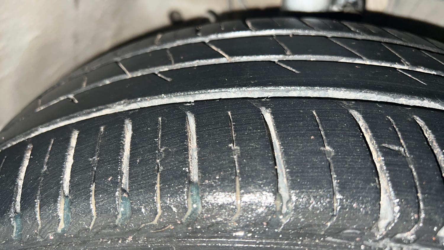 Used 2014 Honda City S Petrol Manual tyres RIGHT FRONT TYRE TREAD VIEW