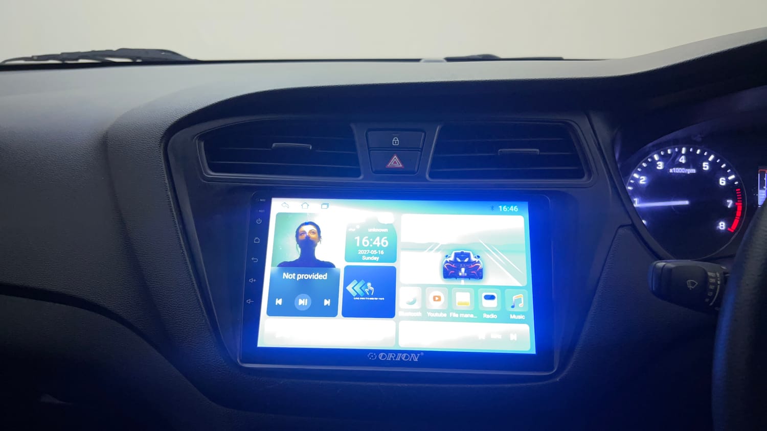 Used 2017 Hyundai Elite i20 Asta 1.2 Dual Tone Petrol Manual top_features Integrated (in-dash) music system