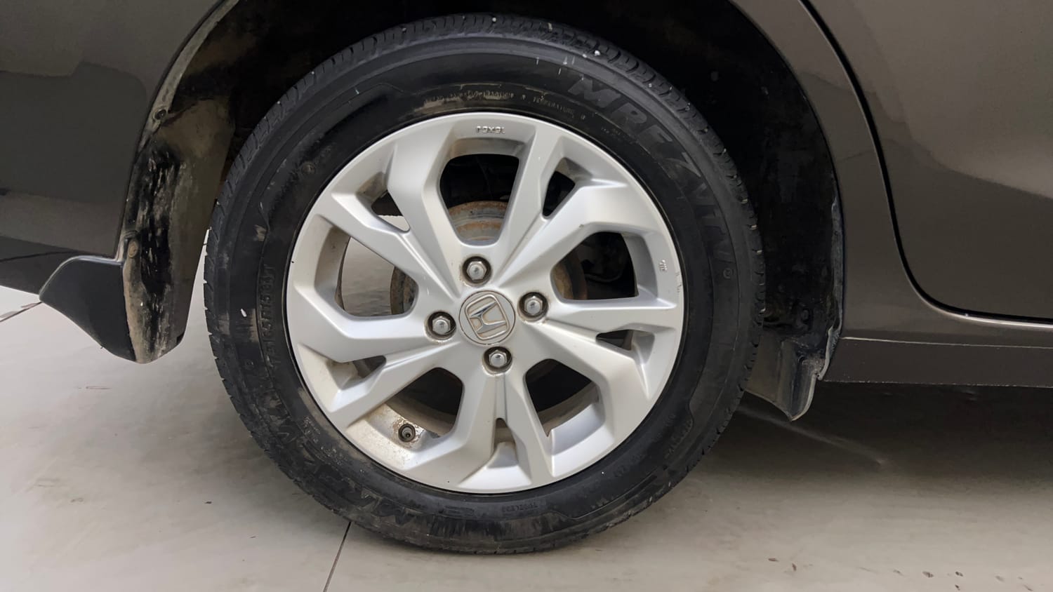 Used 2019 Honda Amaze 1.2 VX CVT Petrol Petrol Automatic tyres RIGHT REAR TYRE RIM VIEW