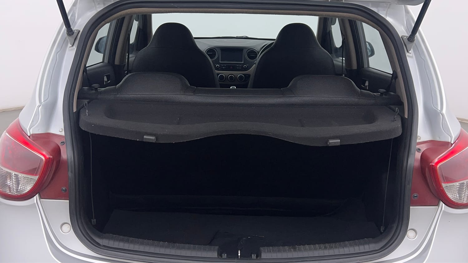 Used 2018 Hyundai Grand i10 Sportz 1.2 Kappa VTVT Petrol Manual interior DICKY INSIDE VIEW