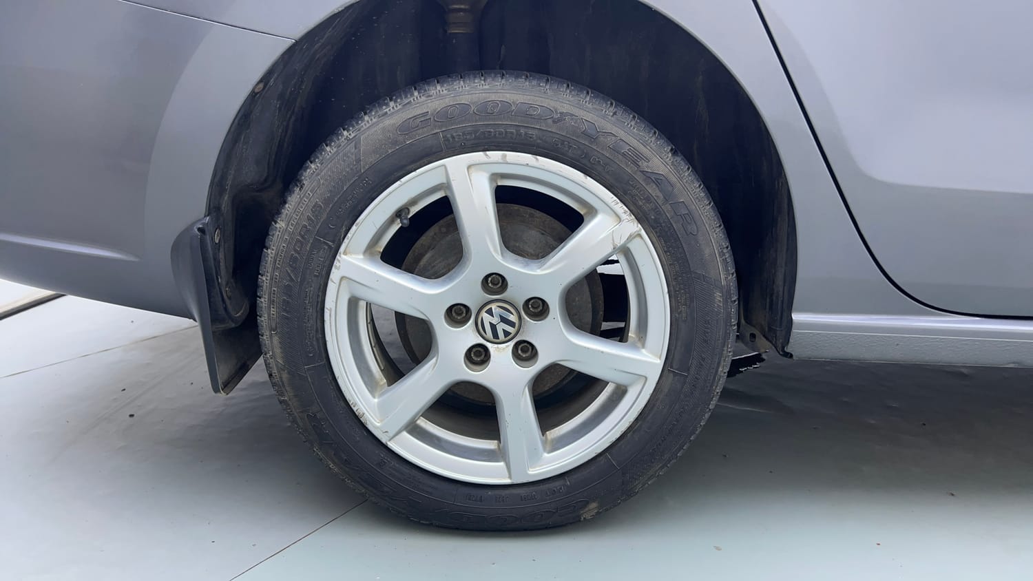 Used 2013 Volkswagen Vento Highline Petrol Petrol Manual tyres RIGHT REAR TYRE RIM VIEW
