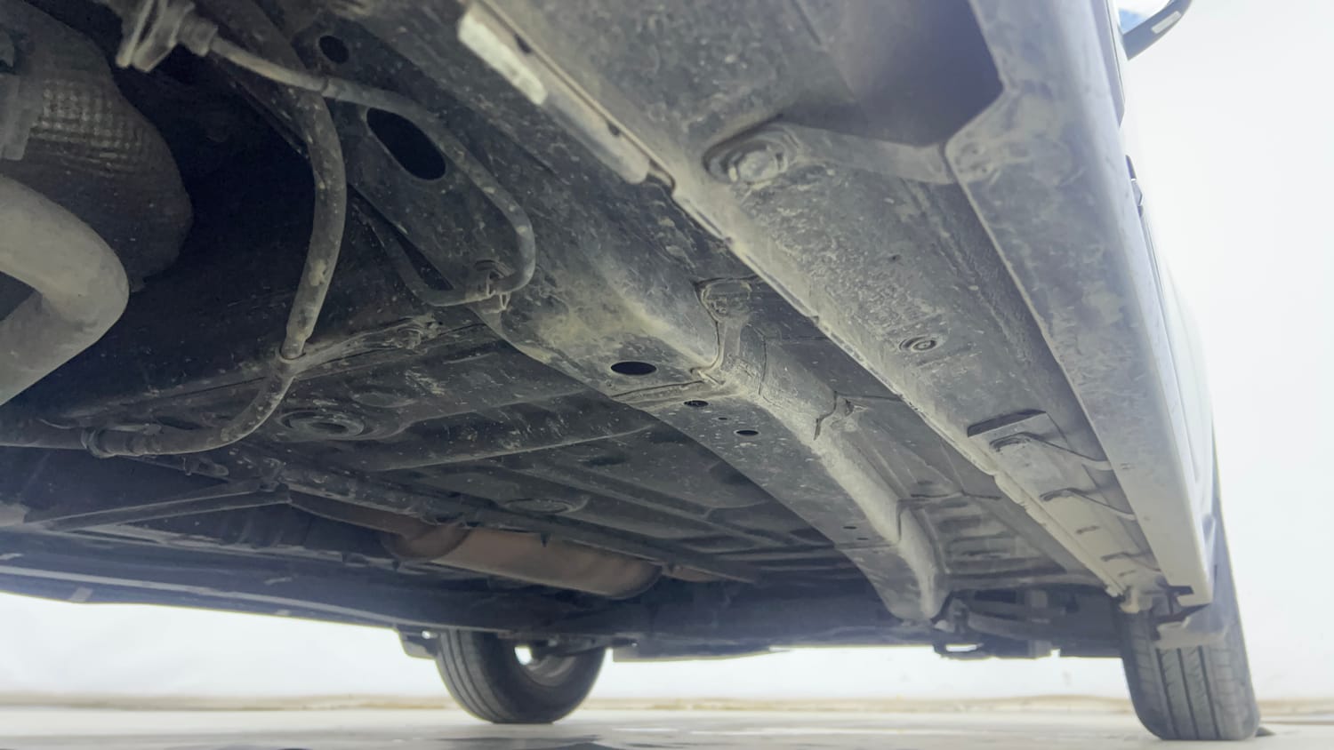 Used 2020 Maruti Suzuki Swift ZXi AMT Petrol Automatic extra REAR RIGHT UNDERBODY VIEW