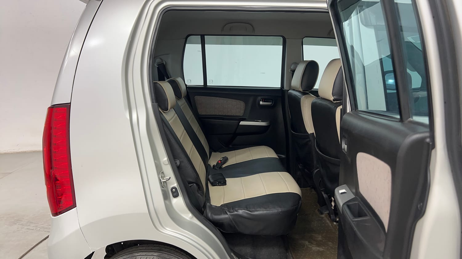 Used 2016 Maruti Suzuki Wagon R 1.0 VXI AMT Petrol Automatic interior RIGHT SIDE REAR DOOR CABIN VIEW