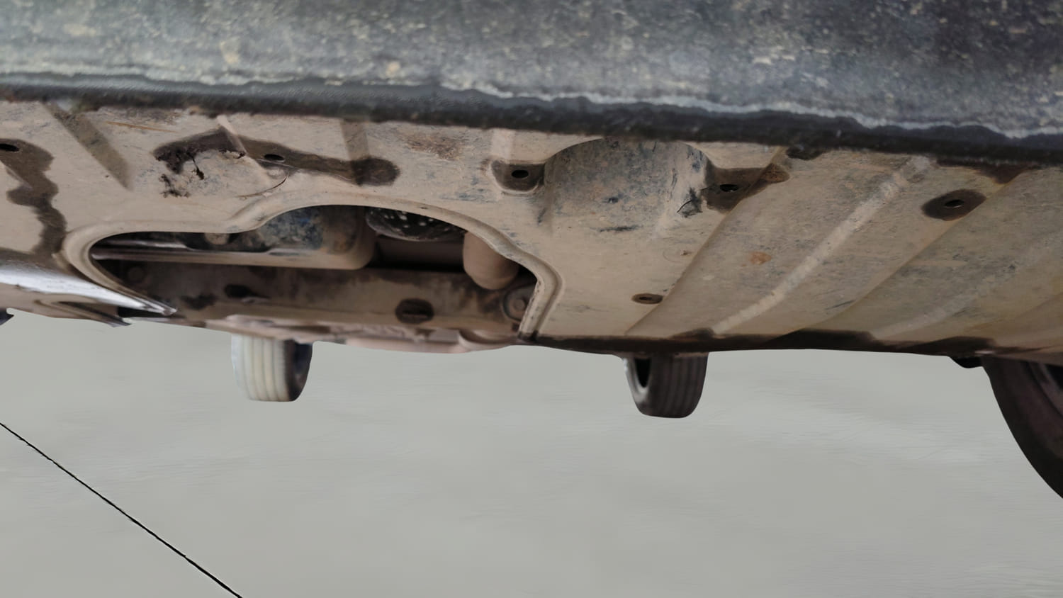 Used 2021 Kia Sonet HTX Plus 1.0 iMT Petrol Manual extra FRONT LEFT UNDERBODY VIEW